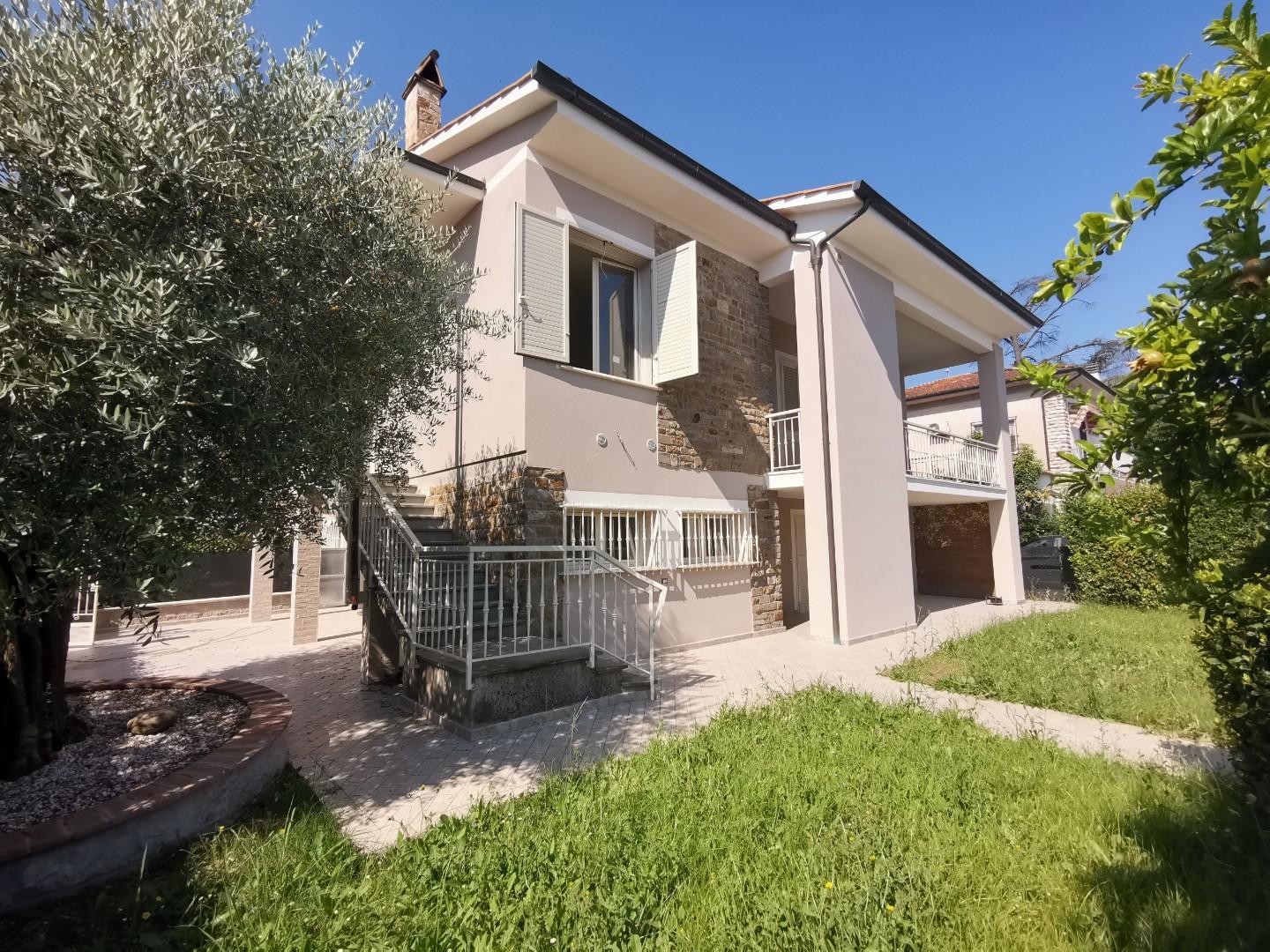 Villa Bifamiliare con giardino a Fucecchio