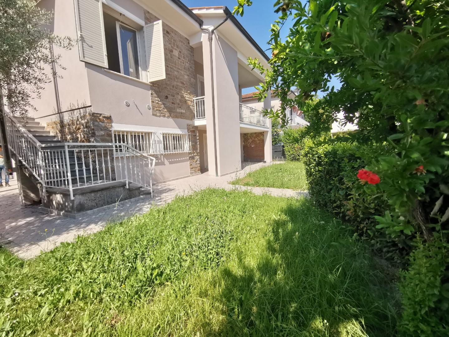 Villa Bifamiliare con giardino a Fucecchio