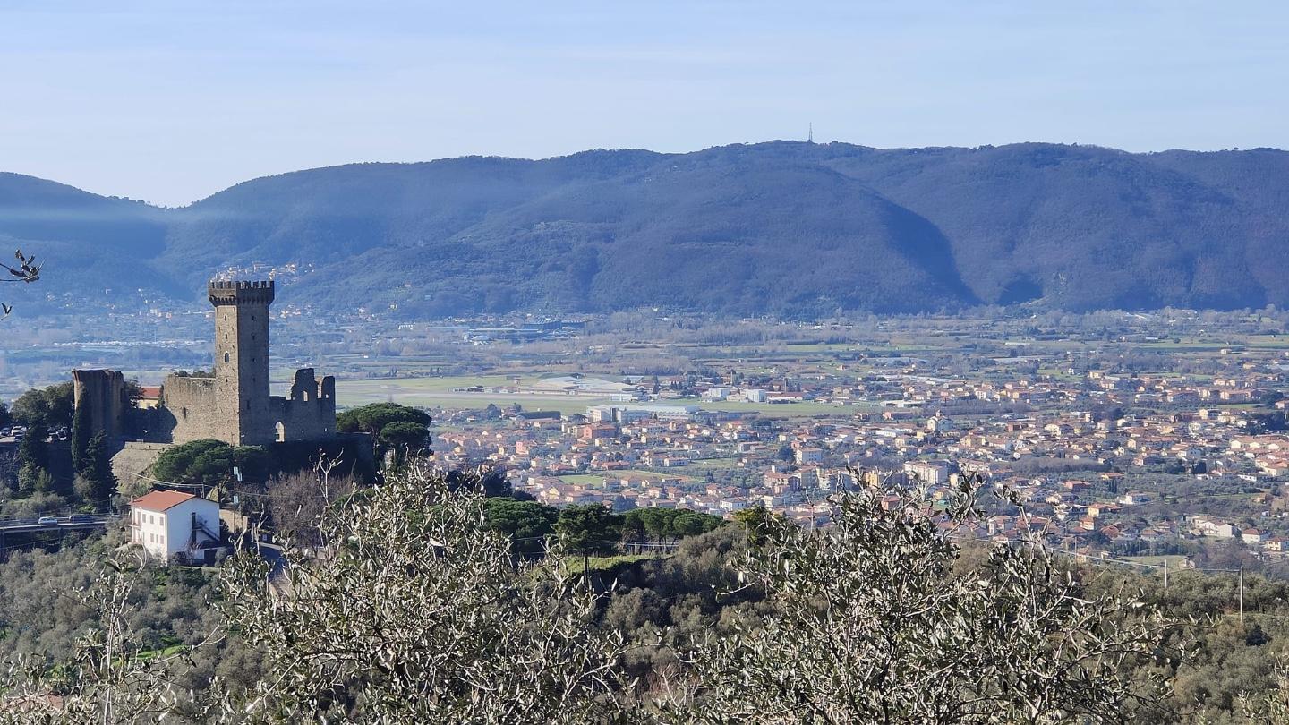 Villa con giardino a Castelnuovo Magra