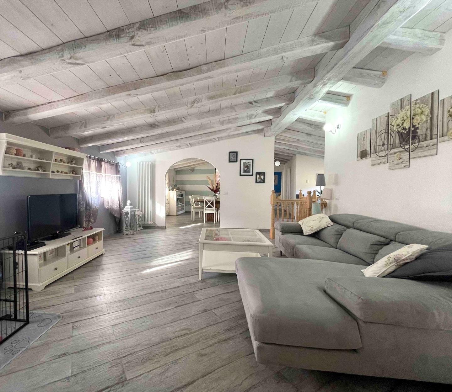 Casa indipendente con giardino a Beverino