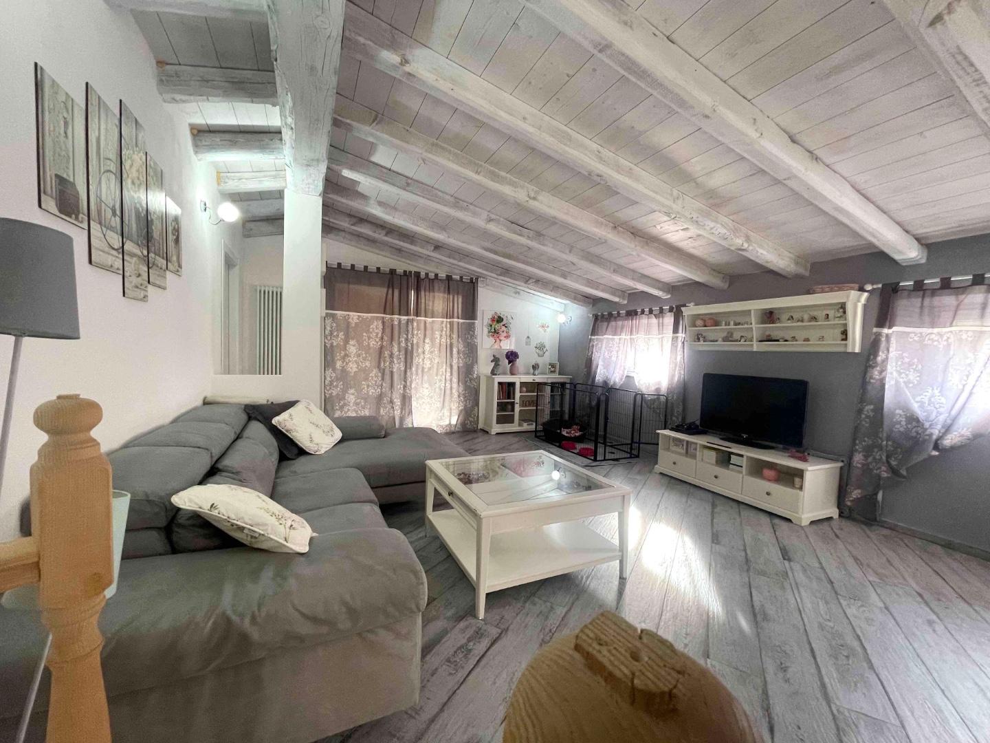 Casa indipendente con giardino a Beverino