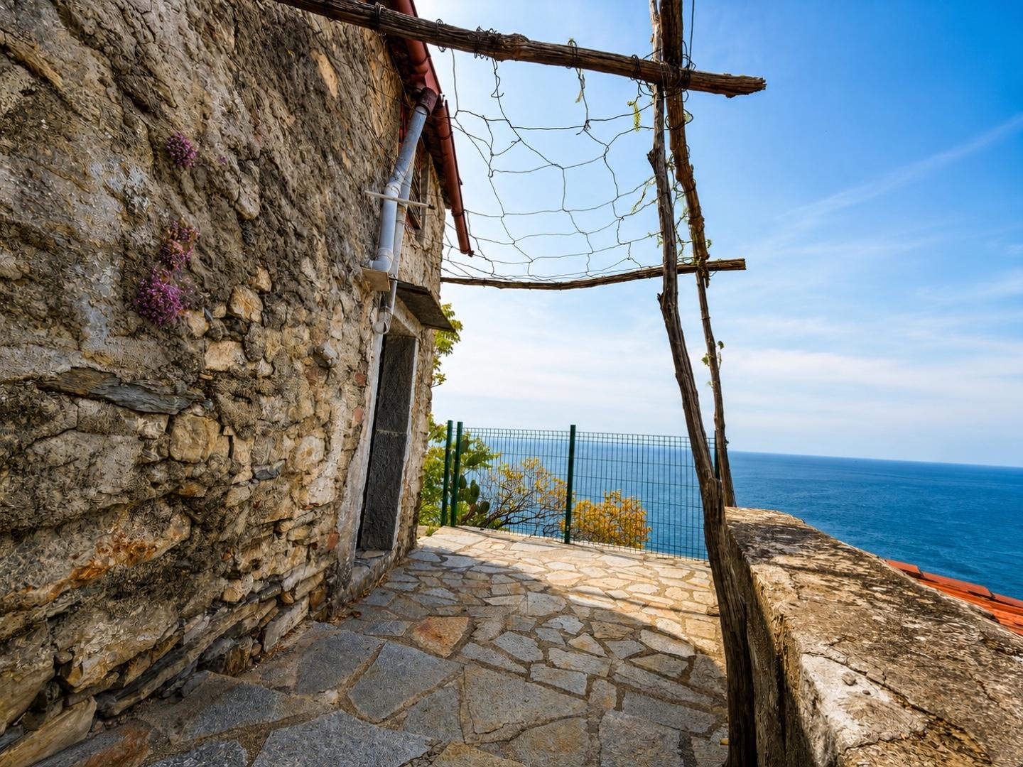 Rustico con giardino, La Spezia campiglia