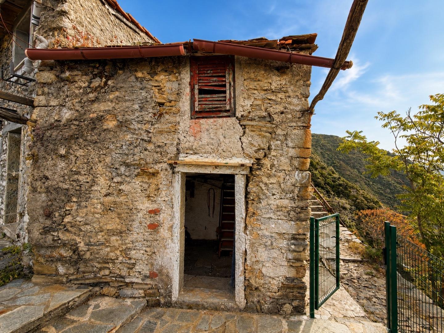 Rustico con giardino, La Spezia campiglia