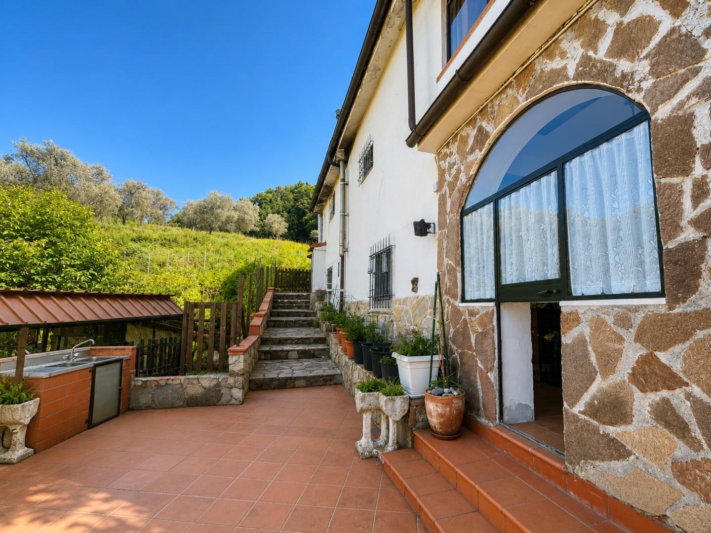 Casa indipendente in vendita a Vezzano Ligure