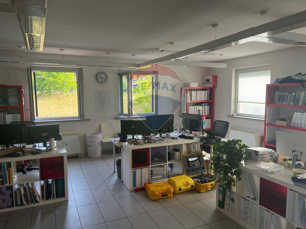 Ufficio in affitto a Varese, Calcinate del Pesce