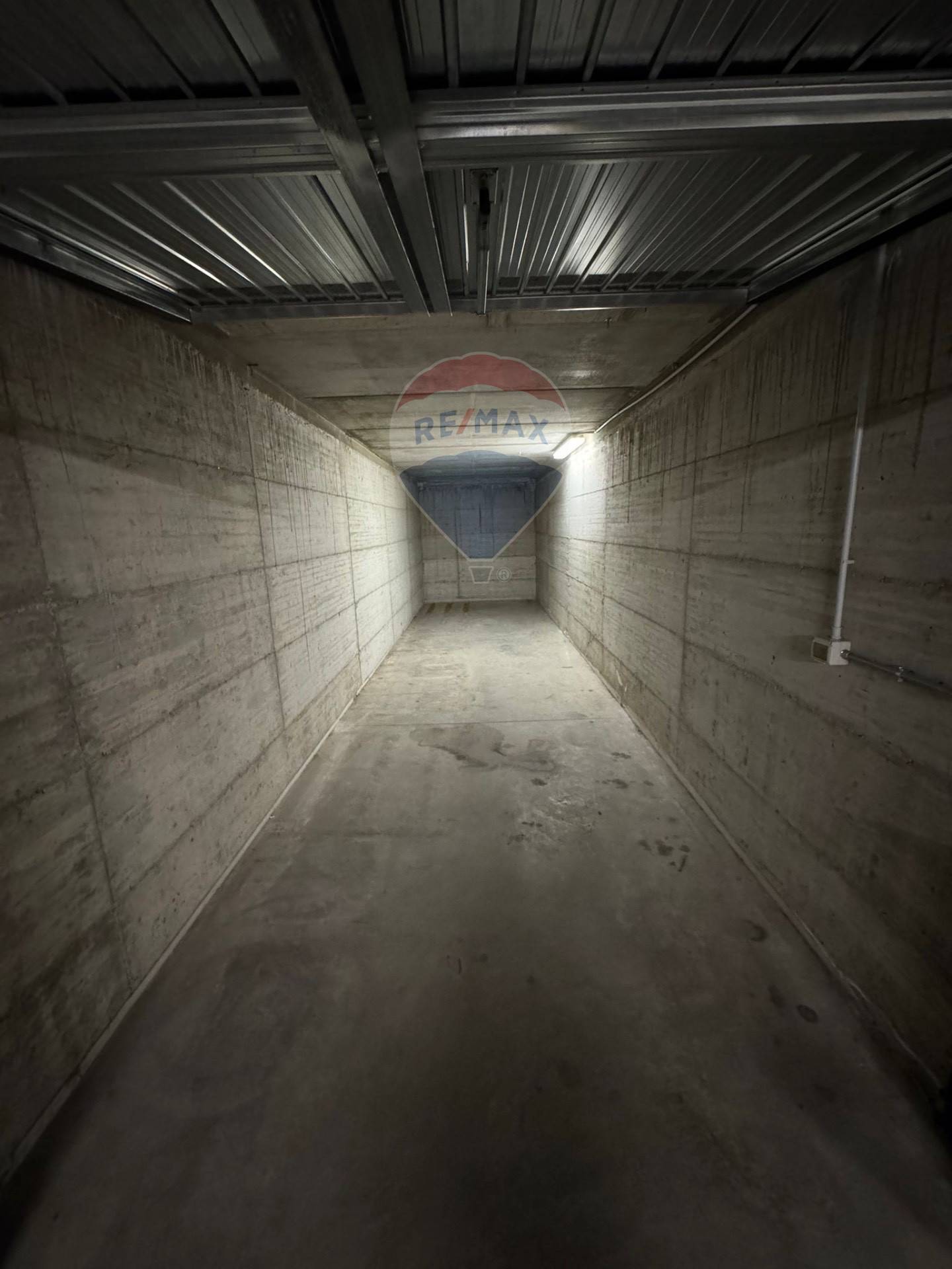 Garage/Box in affitto a Varese, Calcinate del Pesce