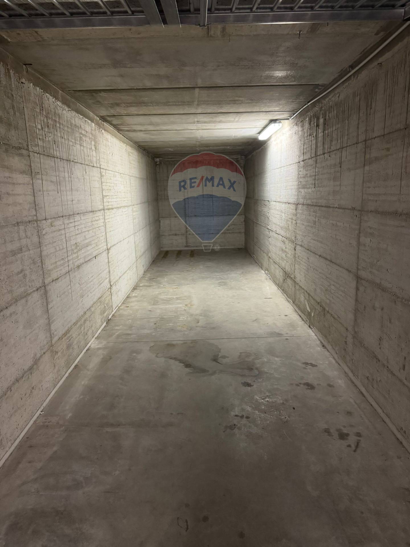 Garage/Box in affitto a Varese, Calcinate del Pesce