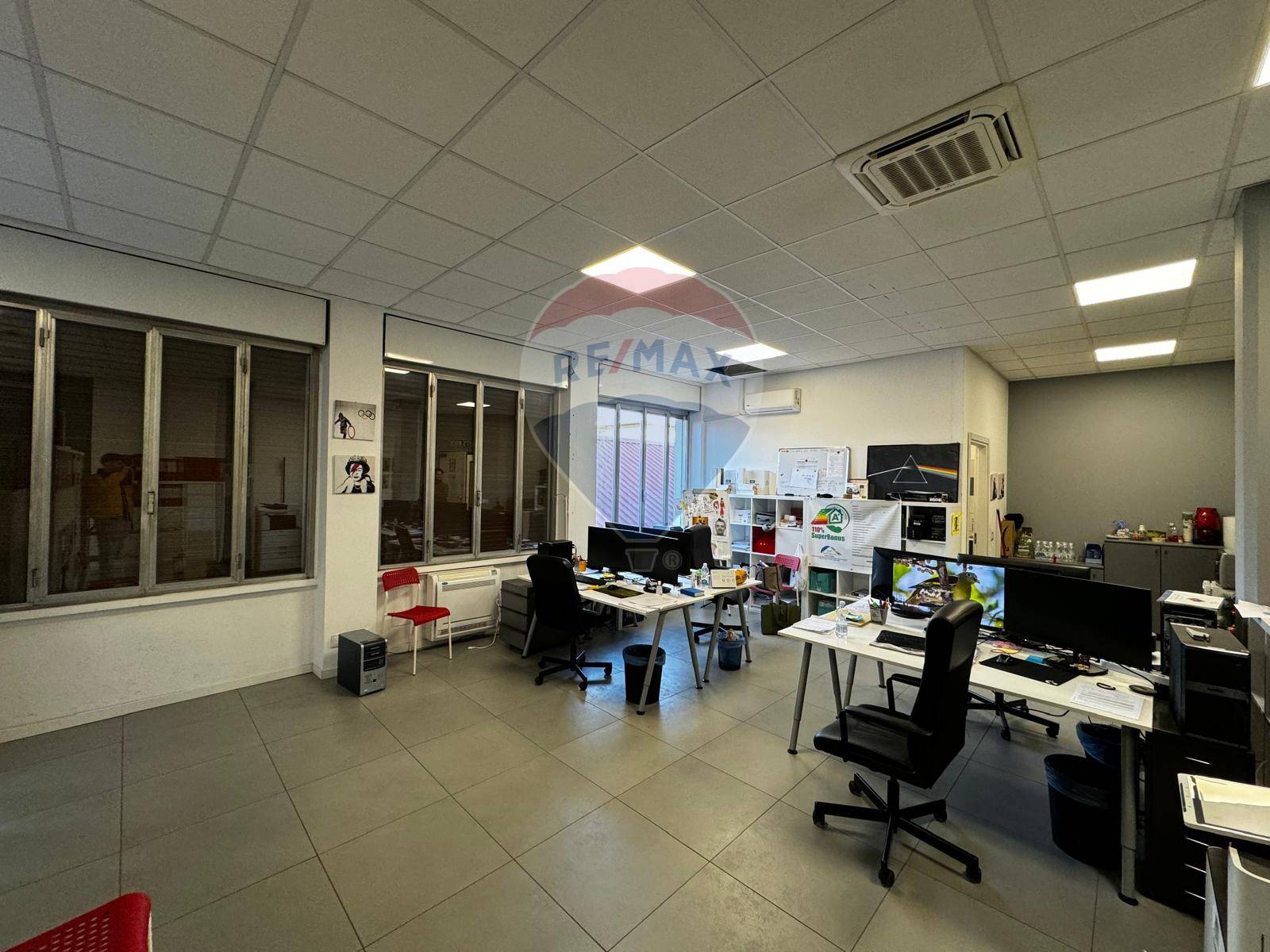 Ufficio in affitto a Gallarate, Zona Centro