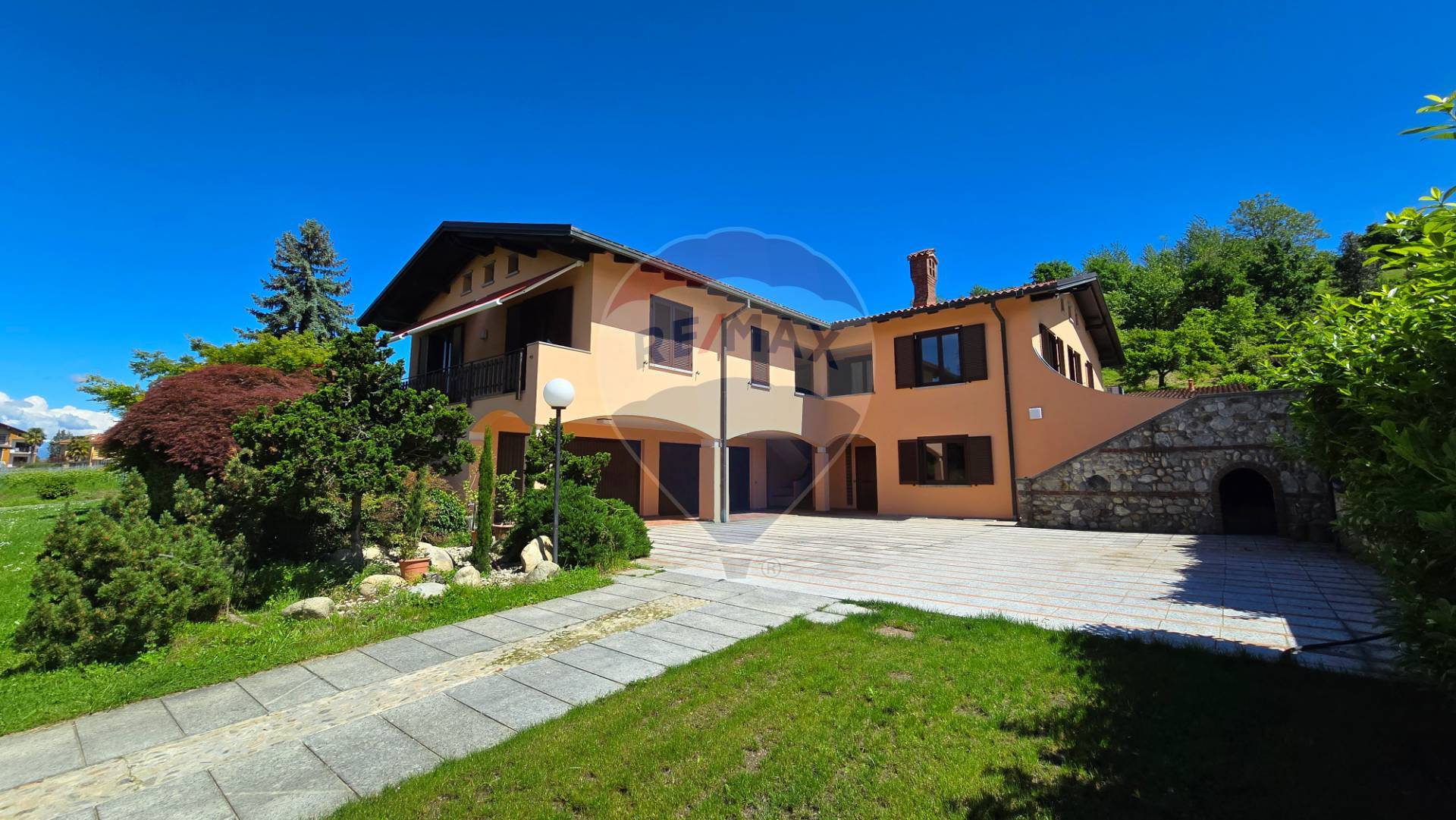 Villa singola in vendita a Fara Novarese