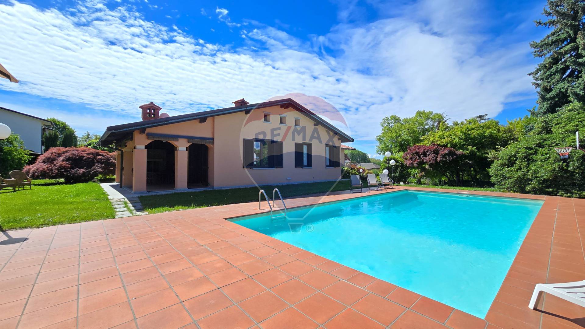 Villa singola in vendita a Fara Novarese