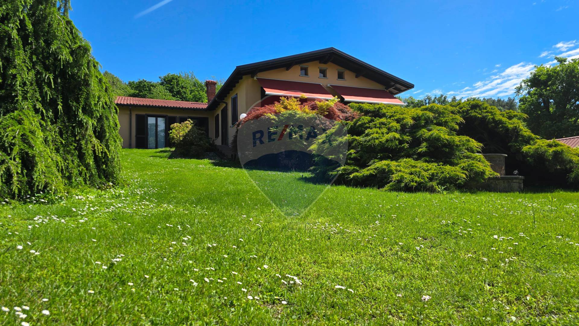Villa singola in vendita a Fara Novarese