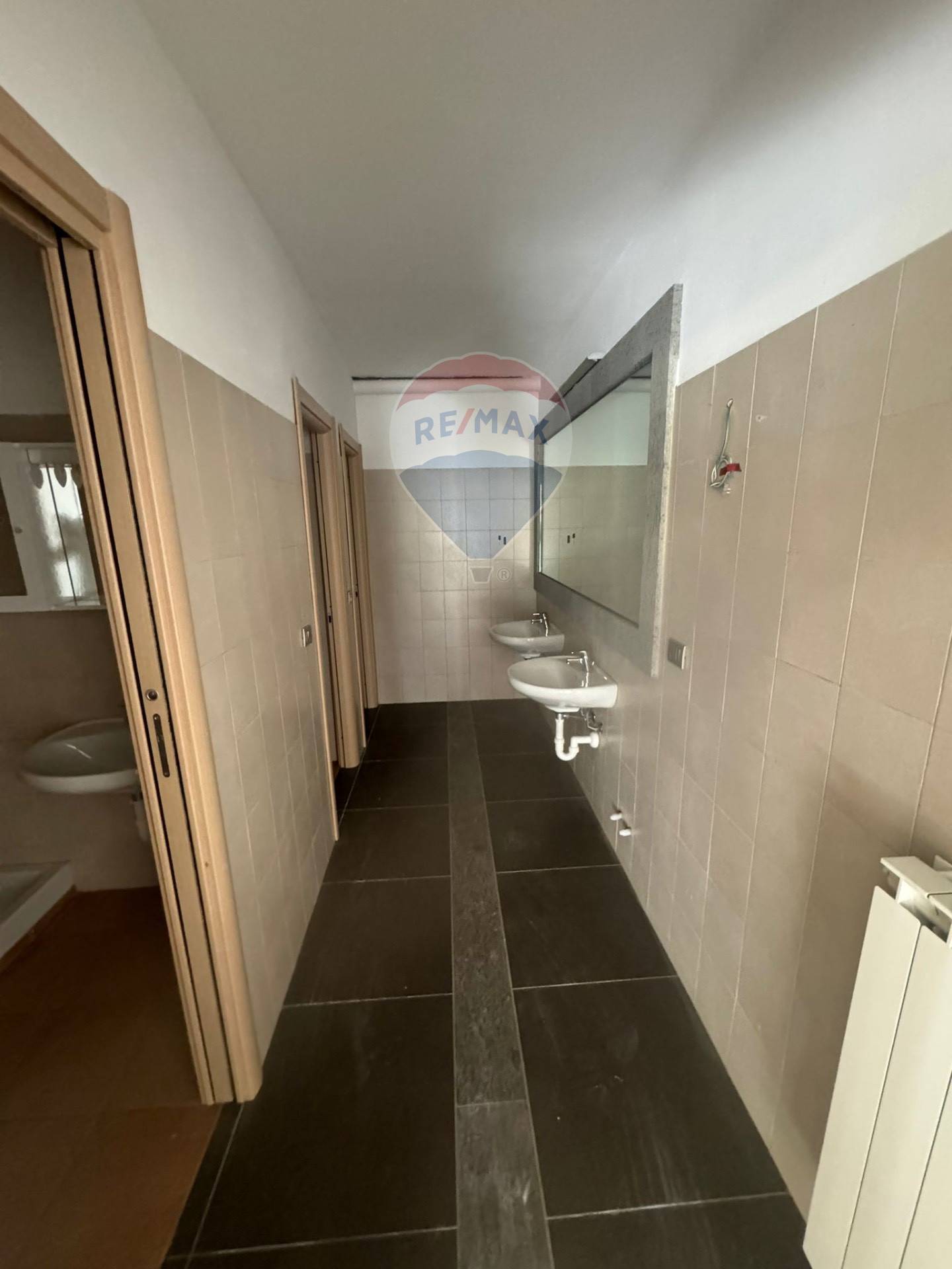 Negozio in vendita a Varese, Calcinate del Pesce