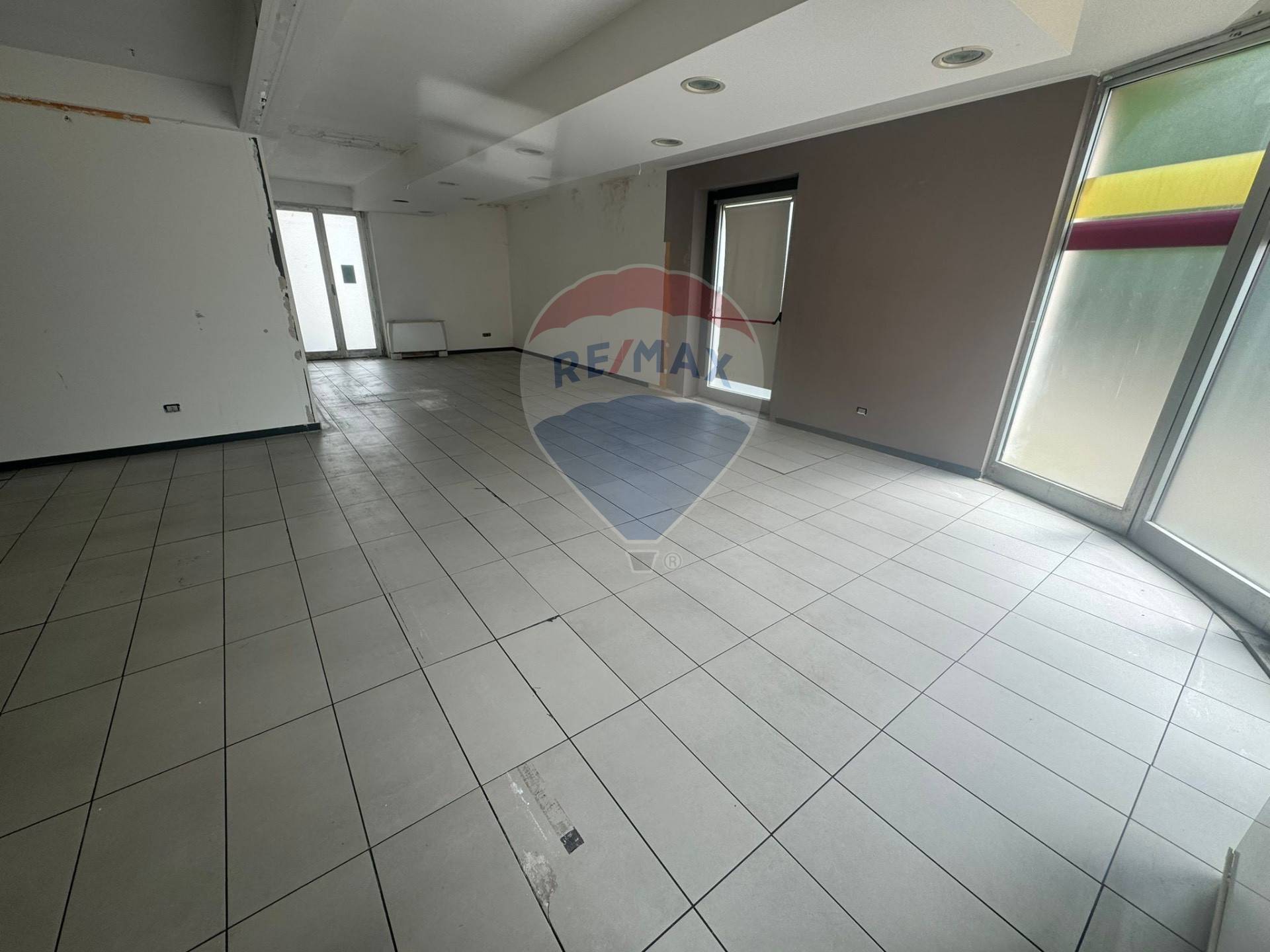 Negozio in vendita a Varese, Calcinate del Pesce