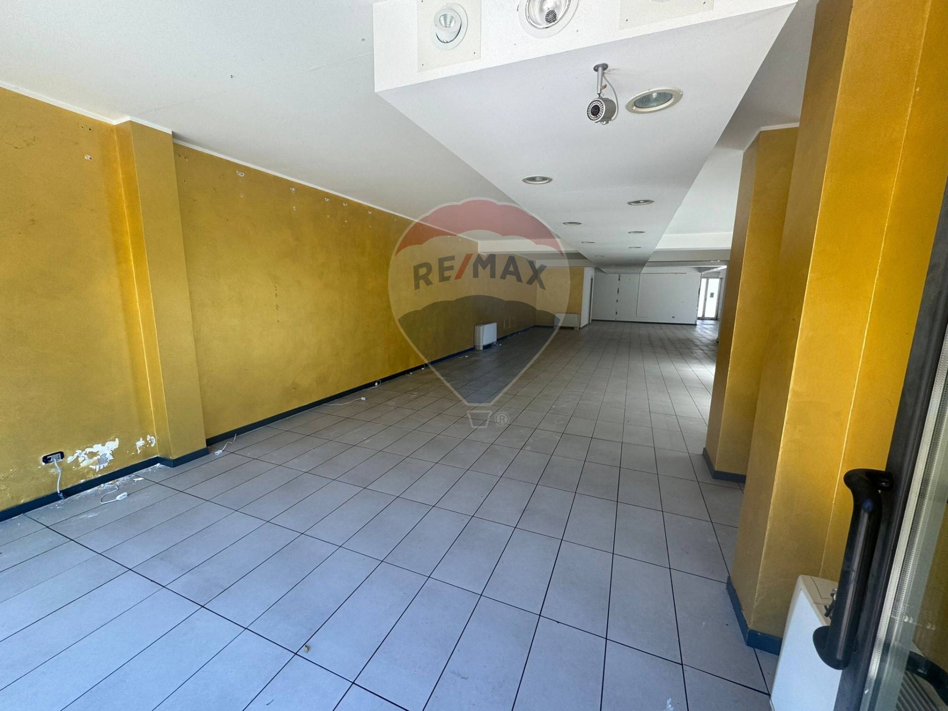 Negozio in vendita a Varese, Calcinate del Pesce