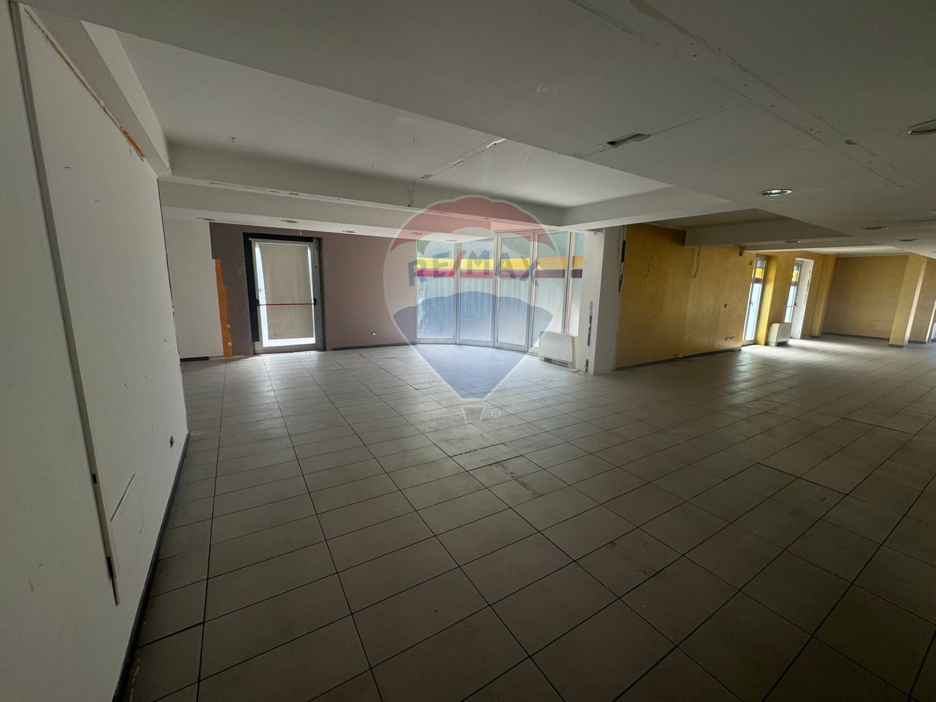 Negozio in vendita a Varese, Calcinate del Pesce