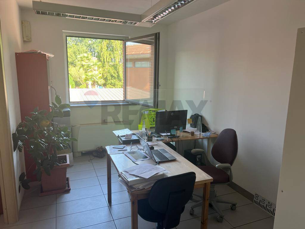 Ufficio in vendita a Varese, Calcinate del Pesce