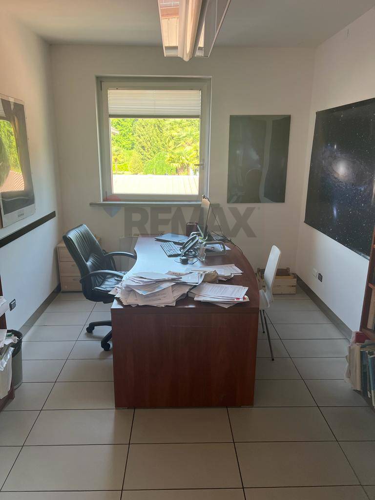 Ufficio in vendita a Varese, Calcinate del Pesce