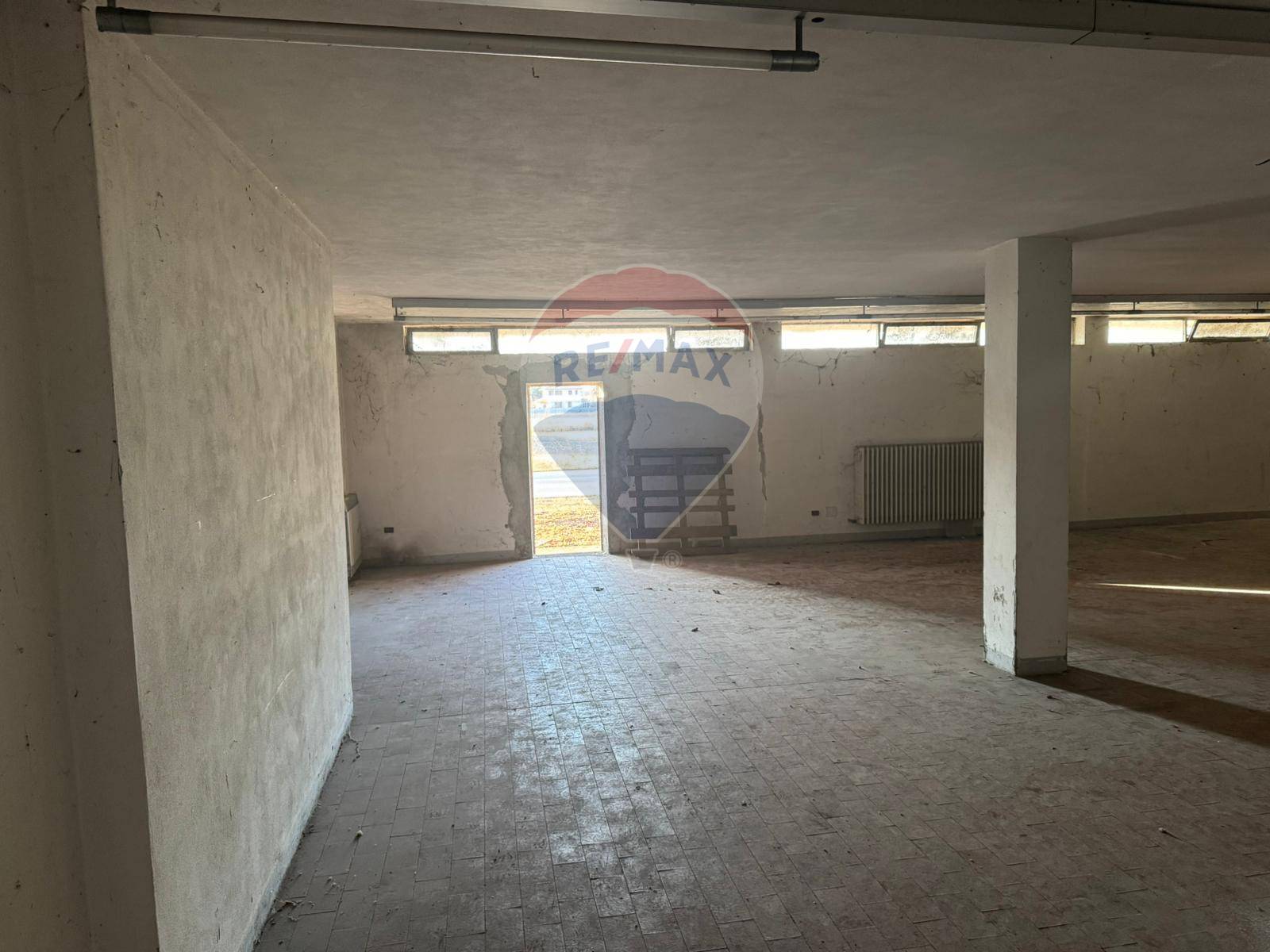 Locale Commerciale in affitto a Buscate