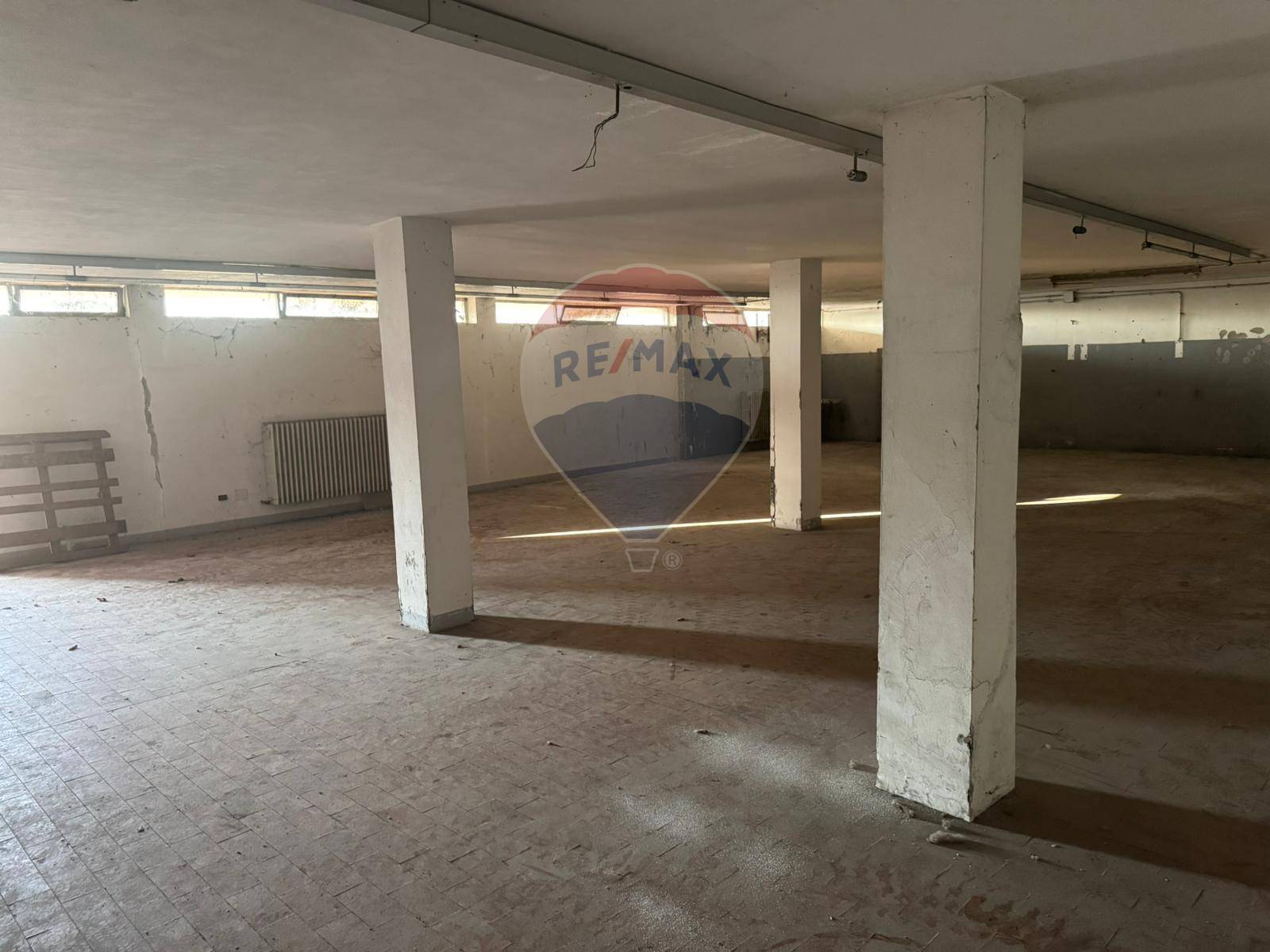 Locale Commerciale in affitto a Buscate