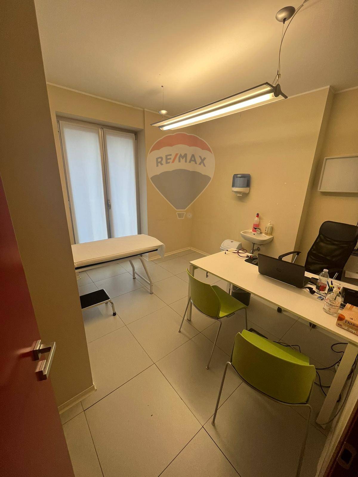 Ufficio in vendita a Varese, Calcinate del Pesce