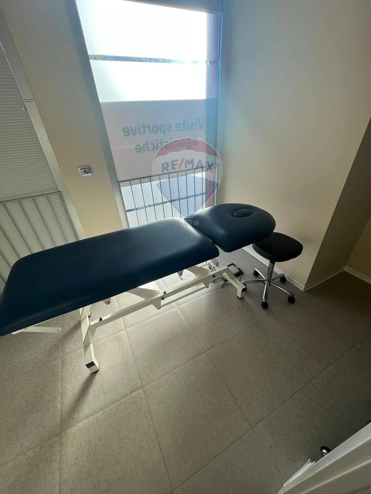 Ufficio in vendita a Varese, Calcinate del Pesce