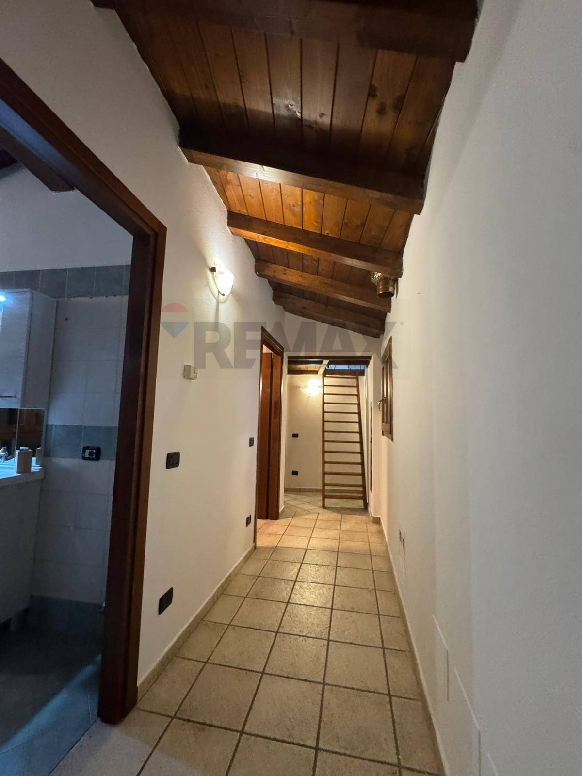 Casa Semindipendente in vendita a Gavirate, Groppello