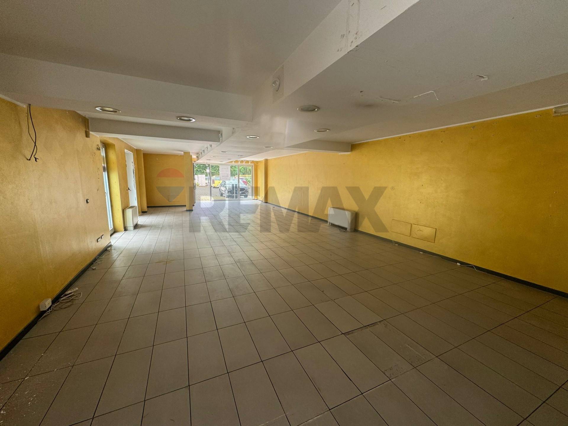 Negozio in vendita a Varese, Calcinate del Pesce