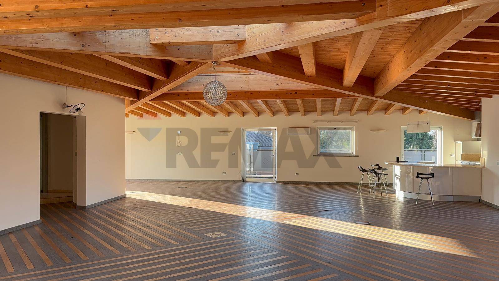 Loft/Open Space in vendita a Varese, Calcinate del Pesce