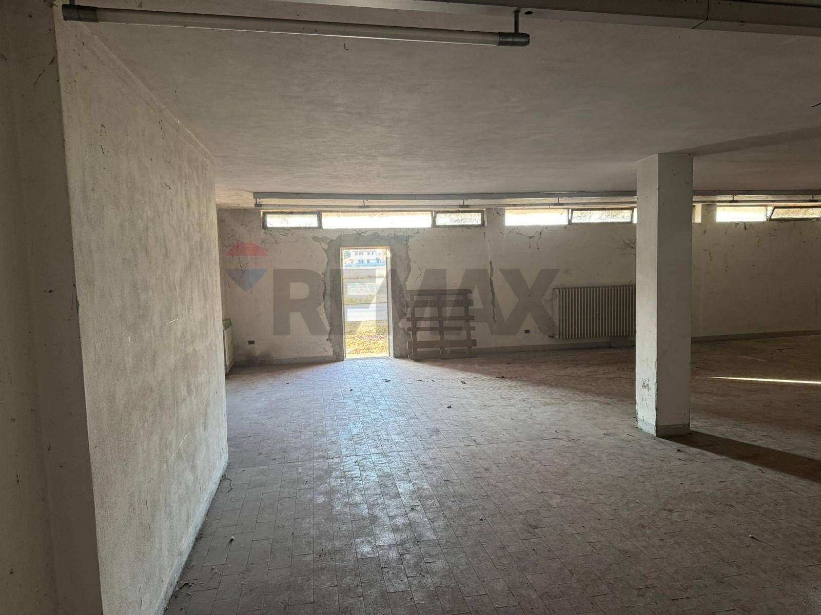 Locale Commerciale in affitto a Buscate