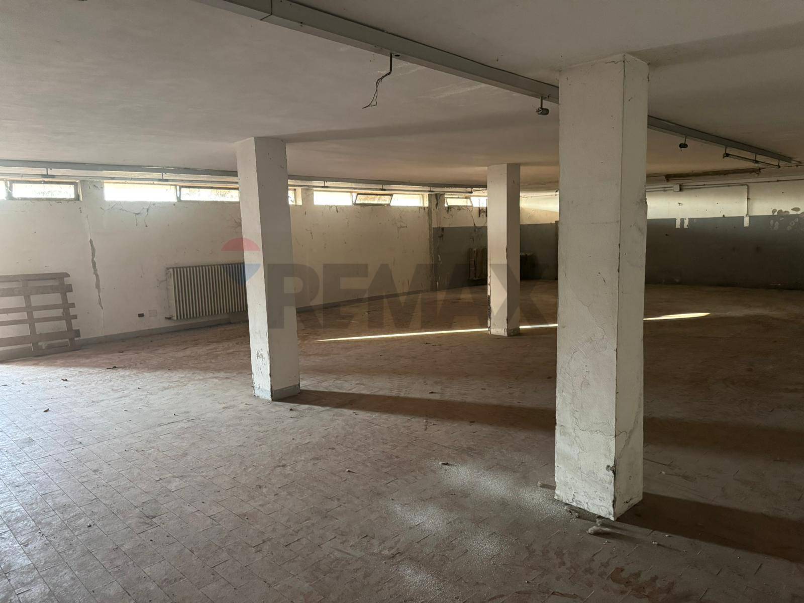 Locale Commerciale in affitto a Buscate