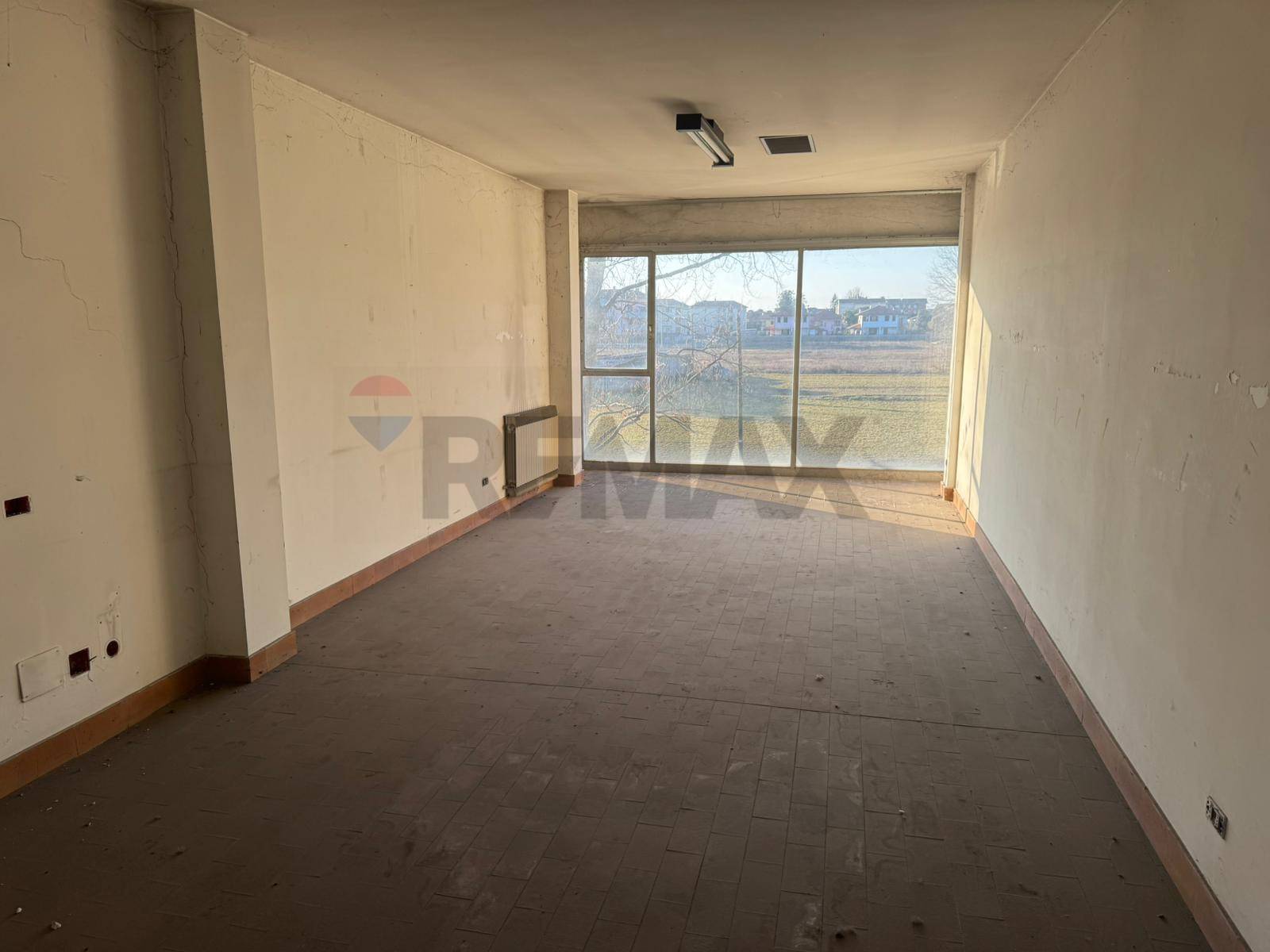 Locale Commerciale in affitto a Buscate