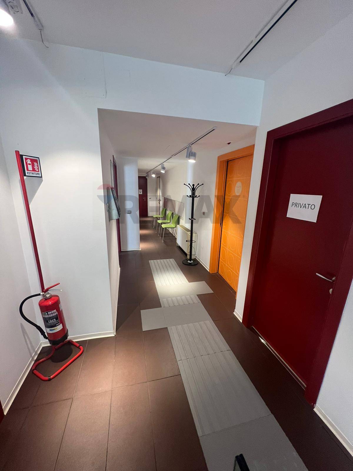 Ufficio in vendita a Varese, Calcinate del Pesce