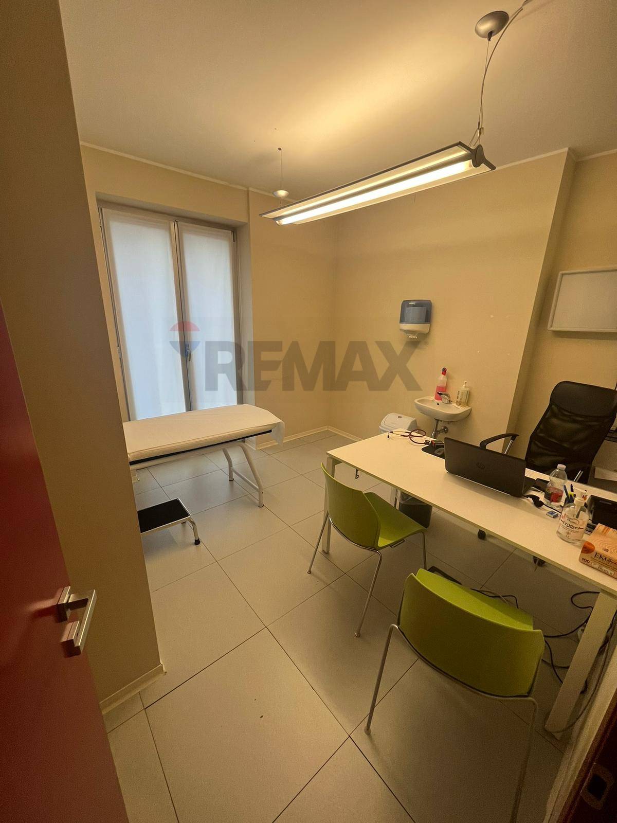 Ufficio in vendita a Varese, Calcinate del Pesce