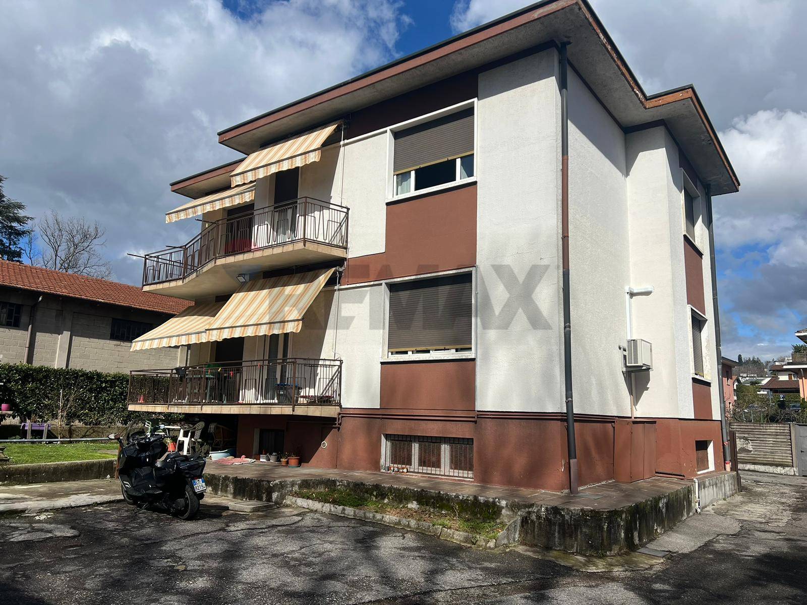 Villetta bifamiliare in vendita a Varese, Casbeno