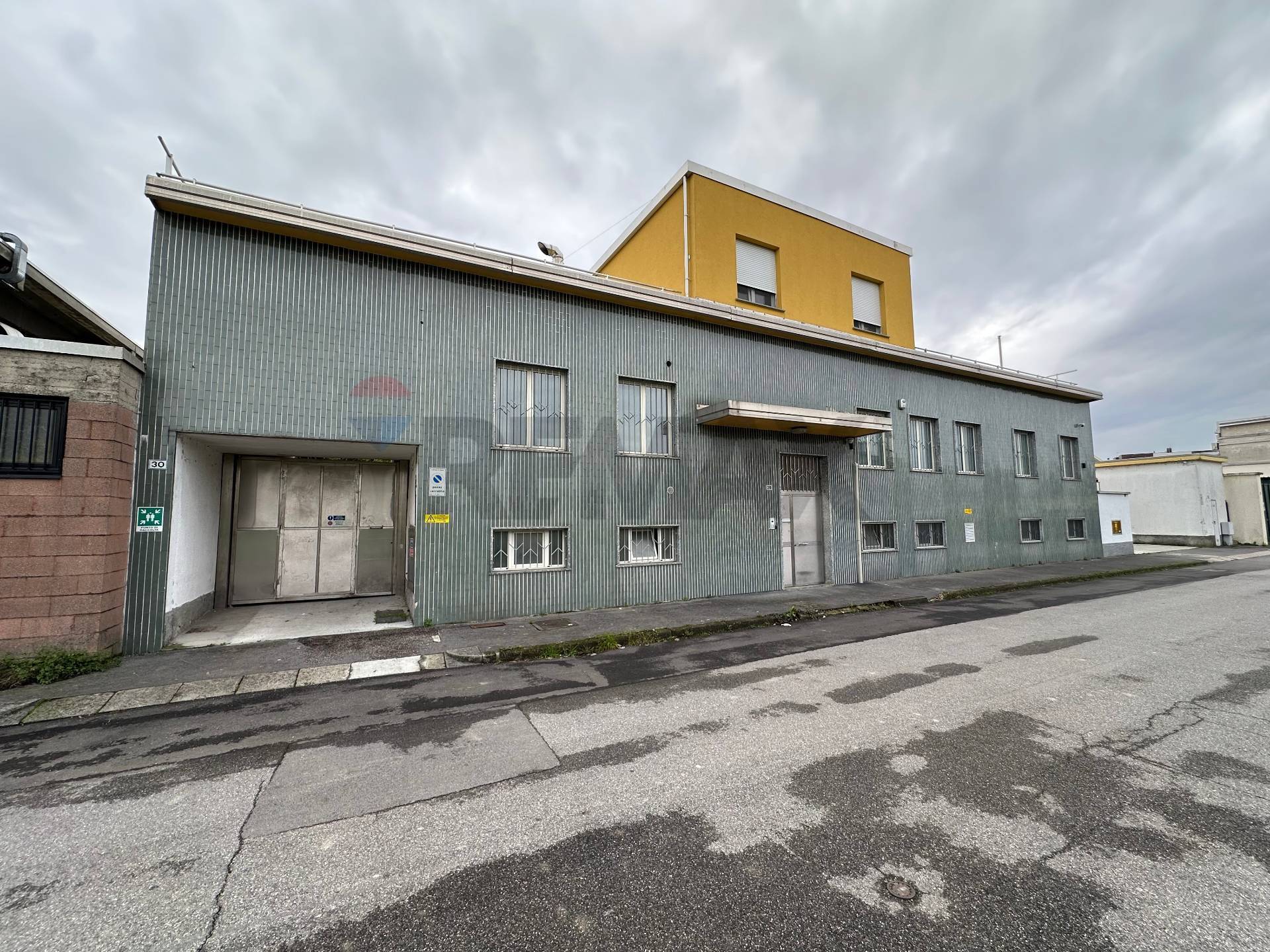 Capannone Industriale in vendita a Opera