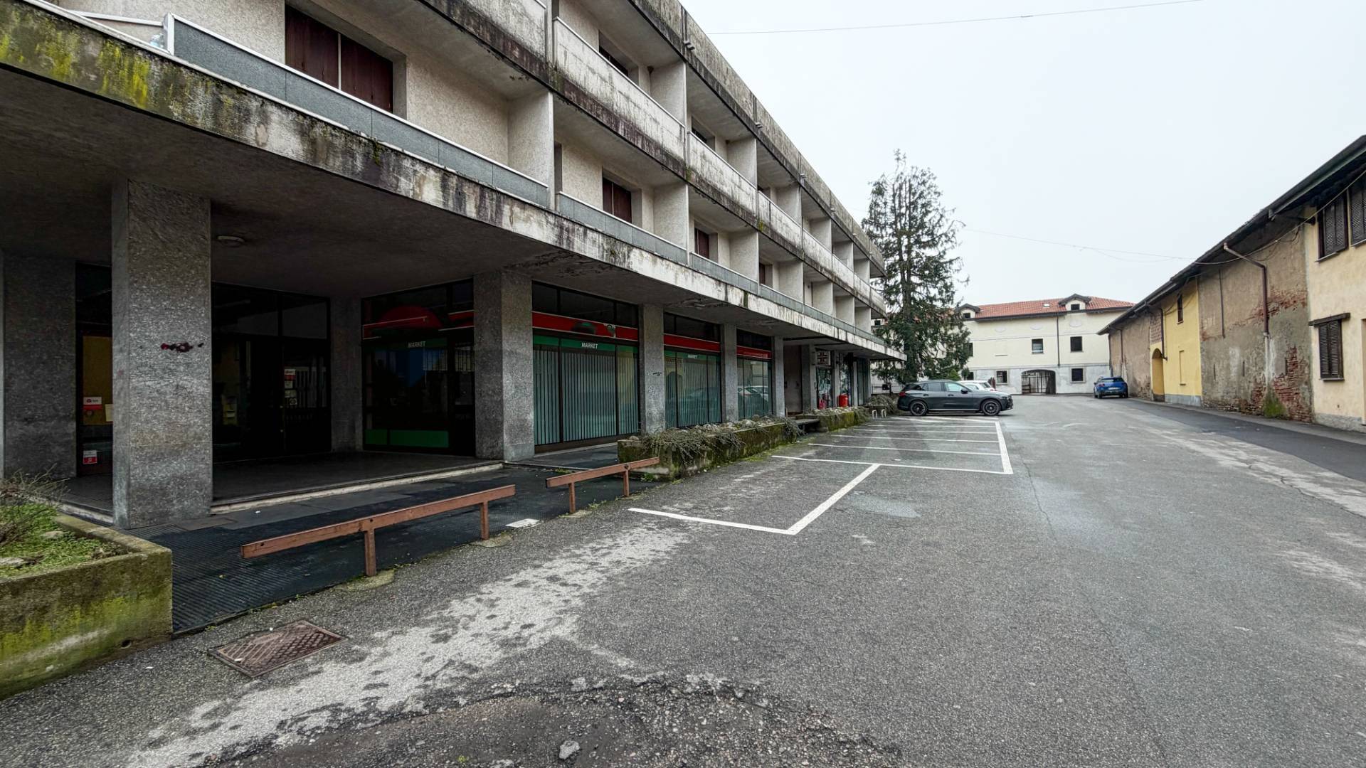 Negozio in vendita a Lonate Pozzolo