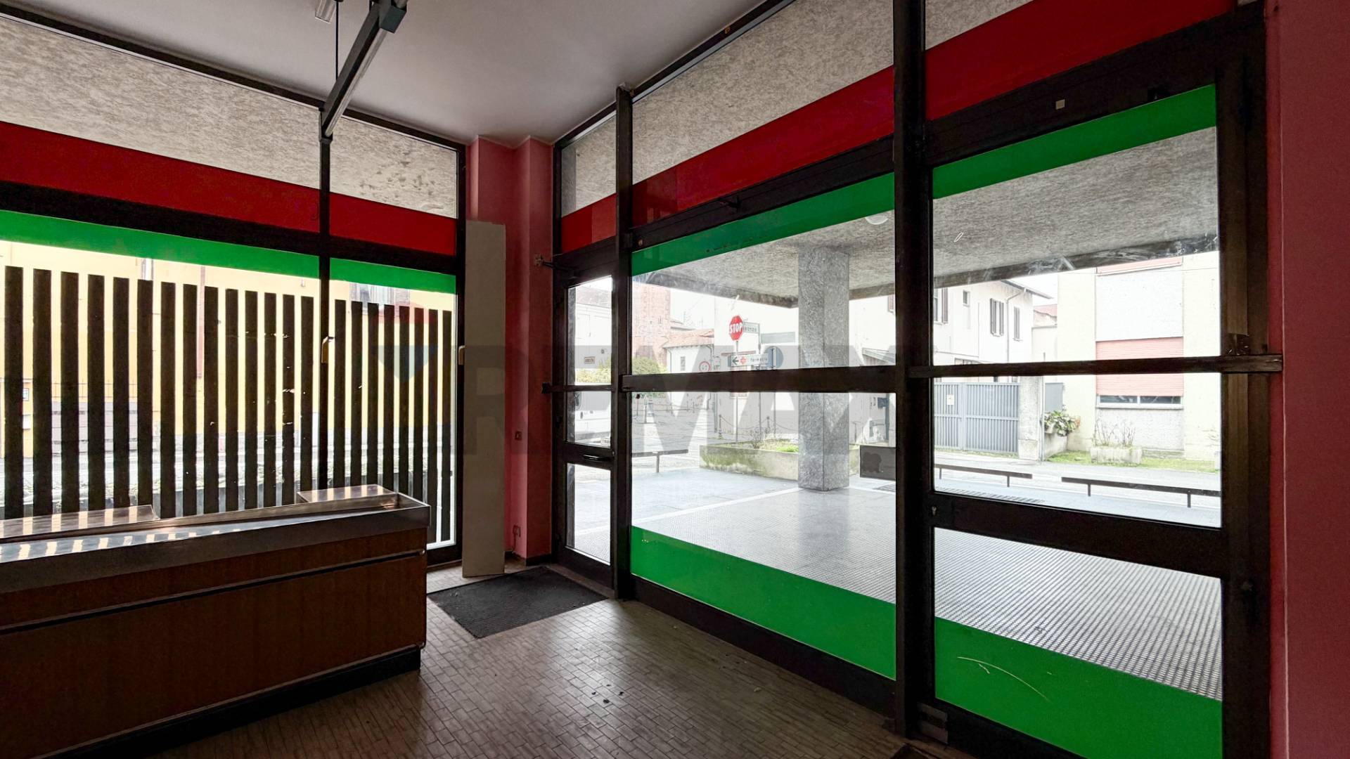 Negozio in vendita a Lonate Pozzolo