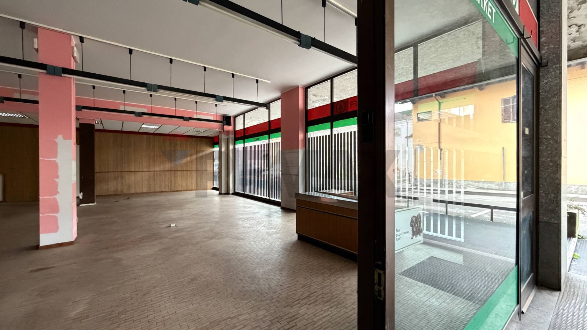 Negozio in vendita a Lonate Pozzolo