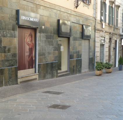 Locale commerciale in affitto, Lecco centro