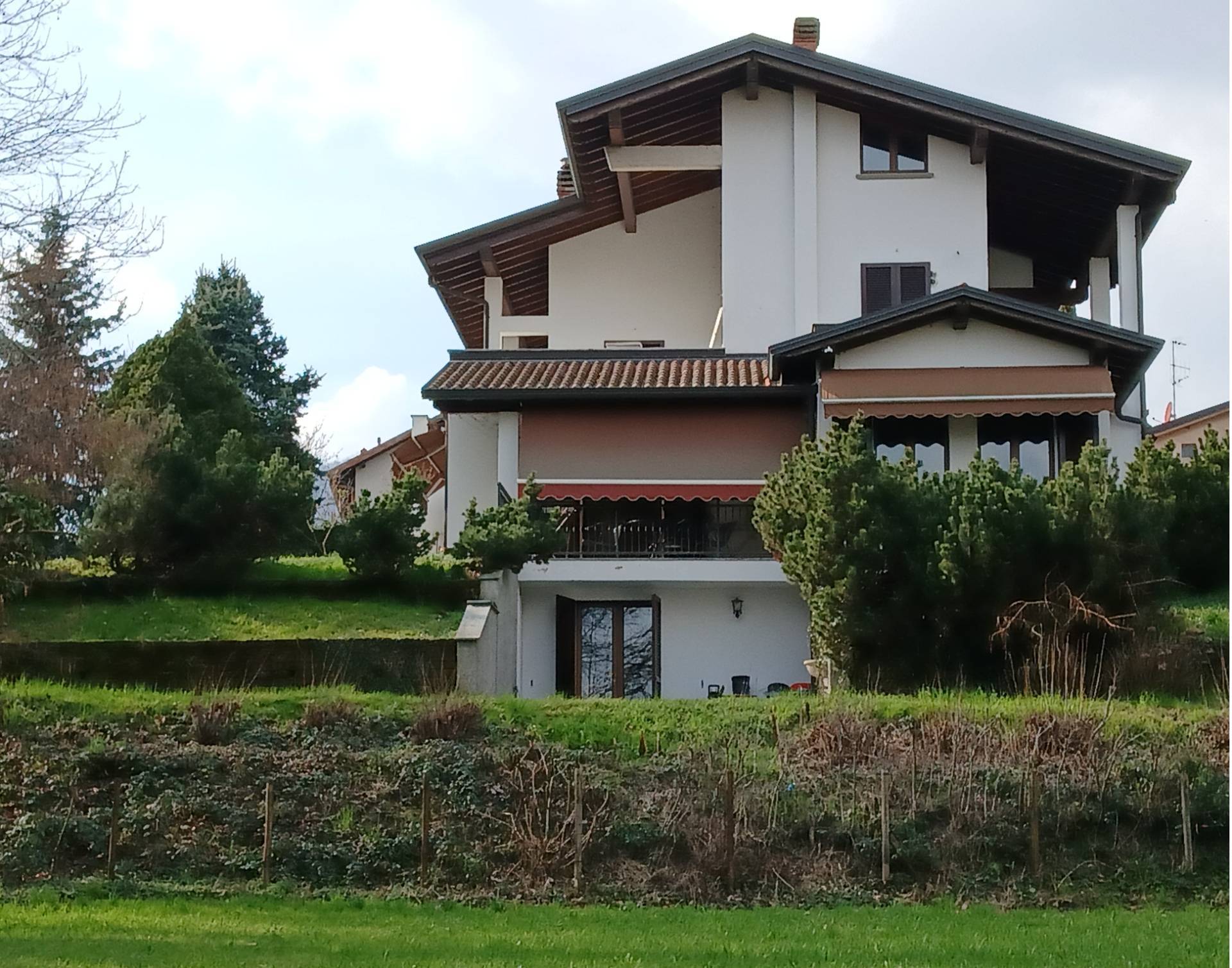 Casa singola in vendita a Brivio