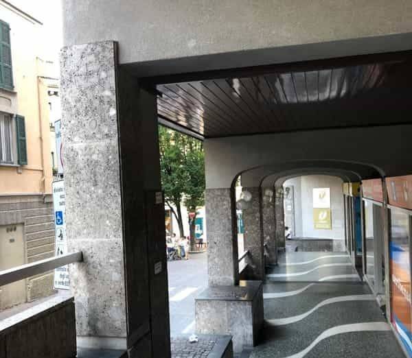 Locale commerciale in affitto a Lecco, Centro