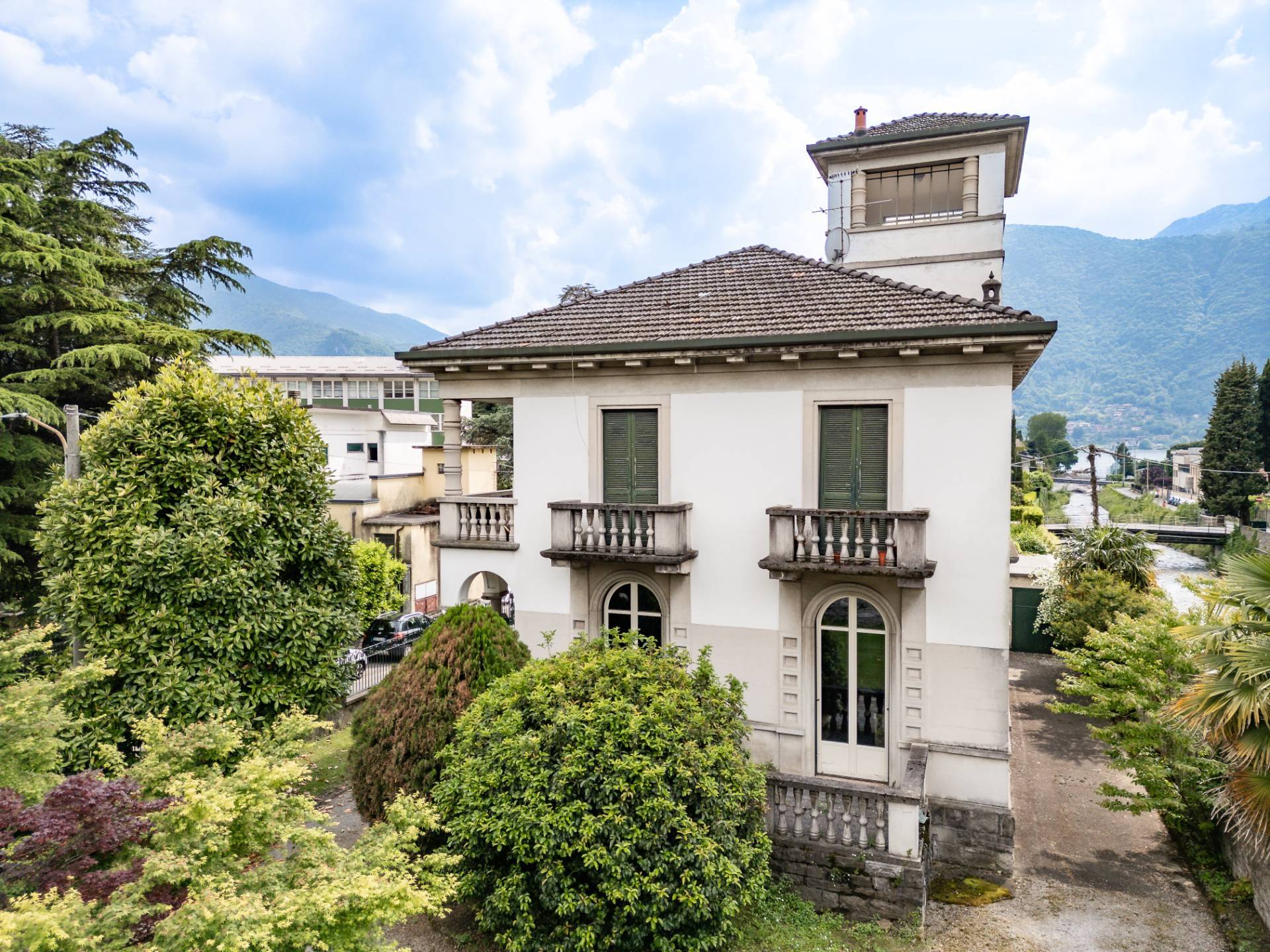 Villa in vendita a Mandello del Lario