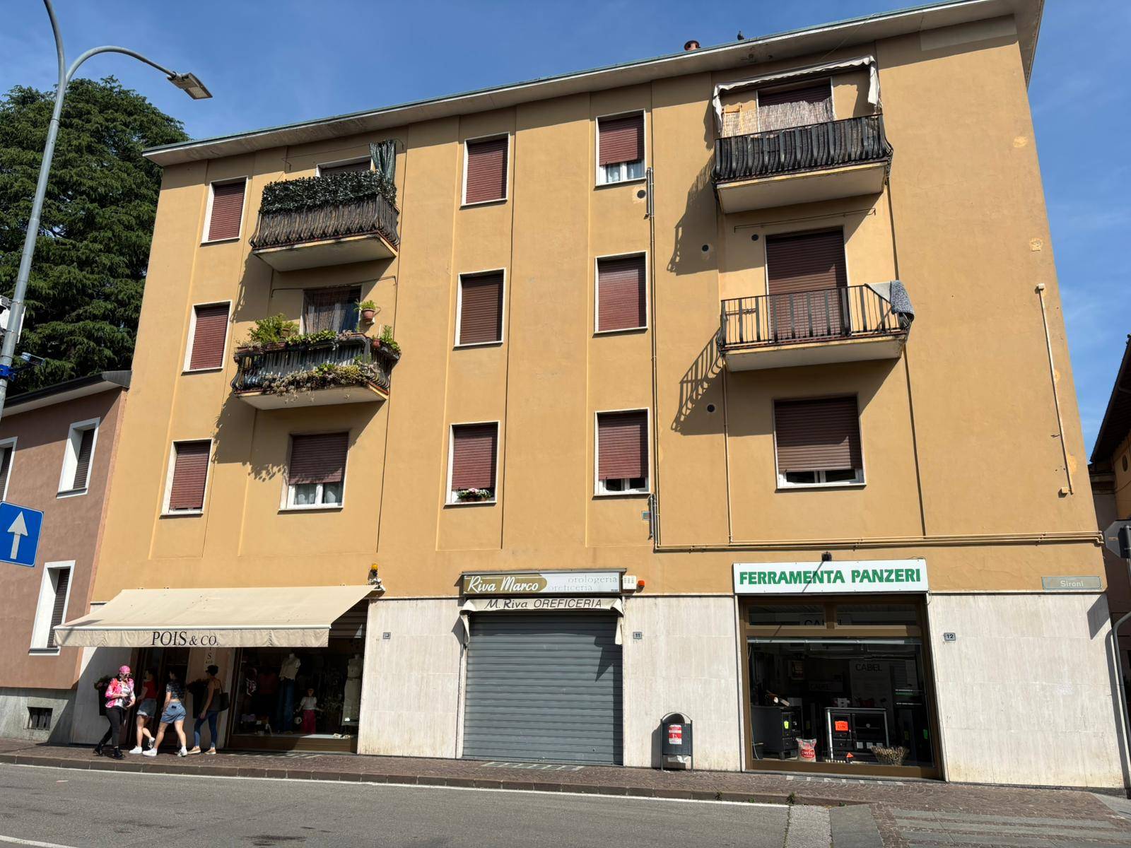 Locale commerciale in vendita a Oggiono
