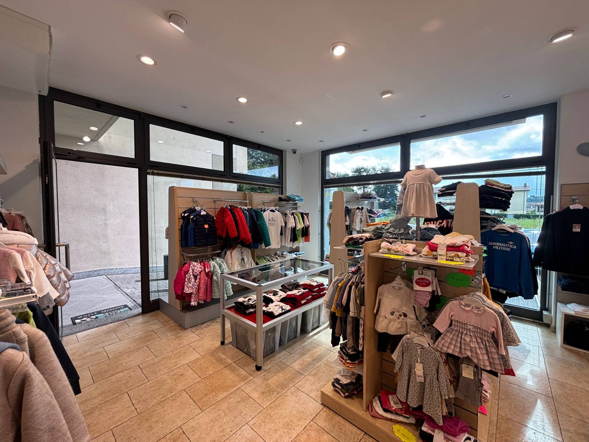 Attivit commerciale in vendita a Dolzago