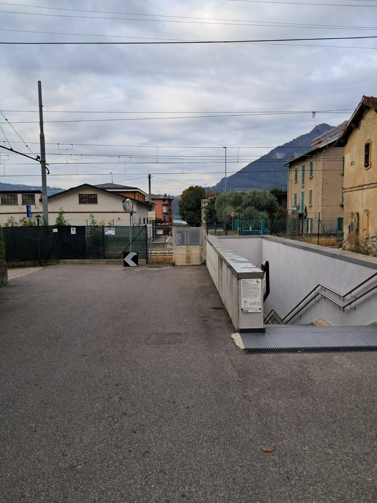 Box o garage in vendita a Lecco, Chiuso