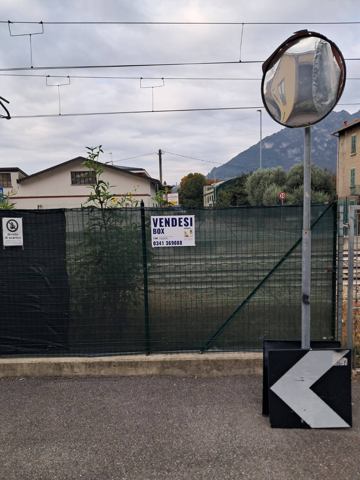 Box o garage in vendita a Lecco, Chiuso
