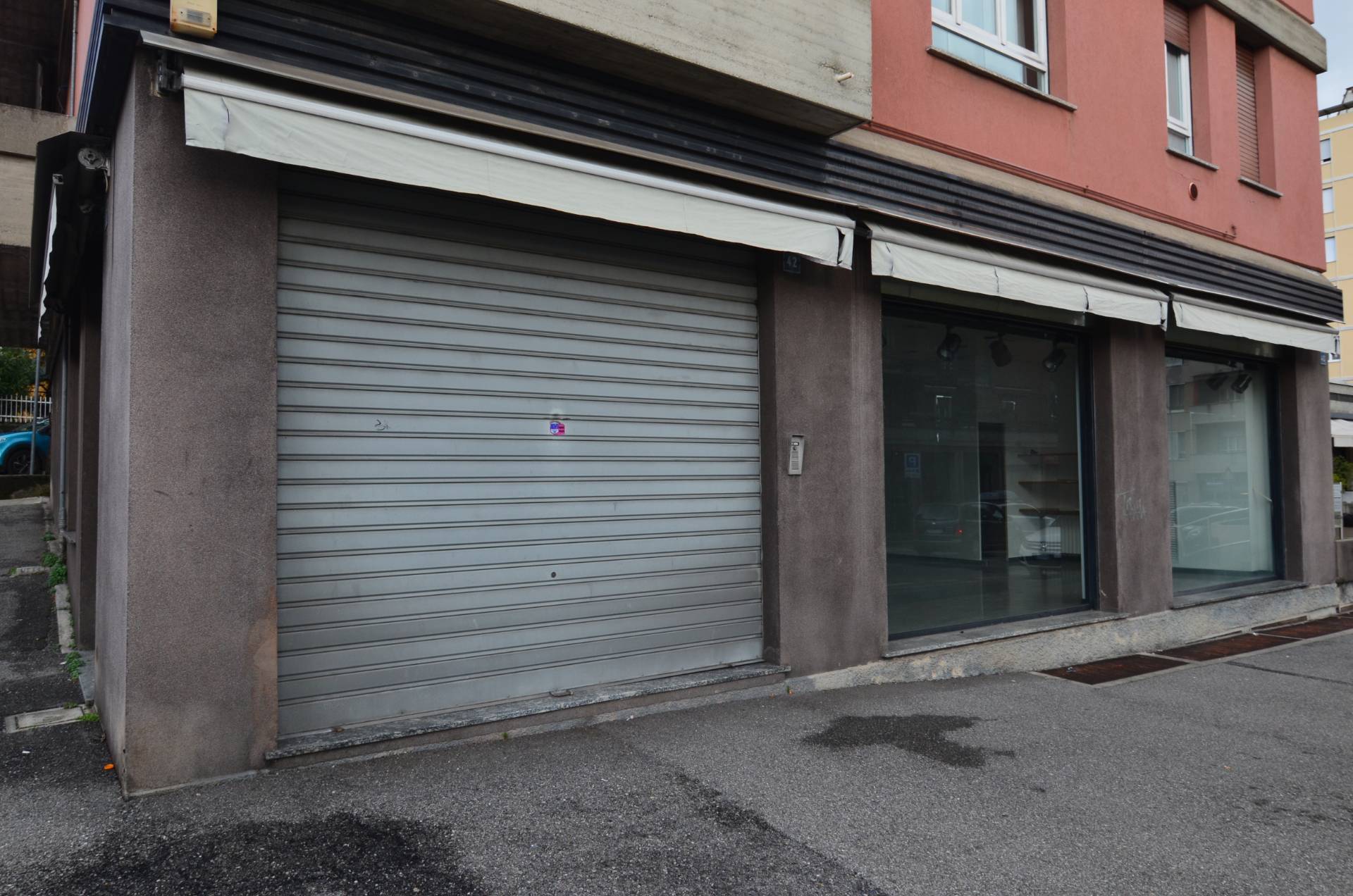 Locale commerciale in affitto a Lecco, S. Giovanni