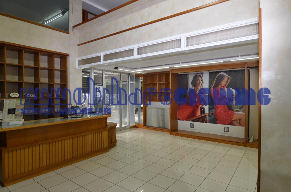 Locale commerciale in vendita a Calolziocorte