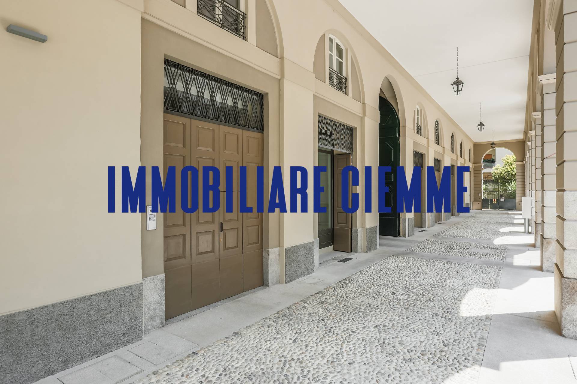 Locale commerciale in vendita a Lecco, Centro