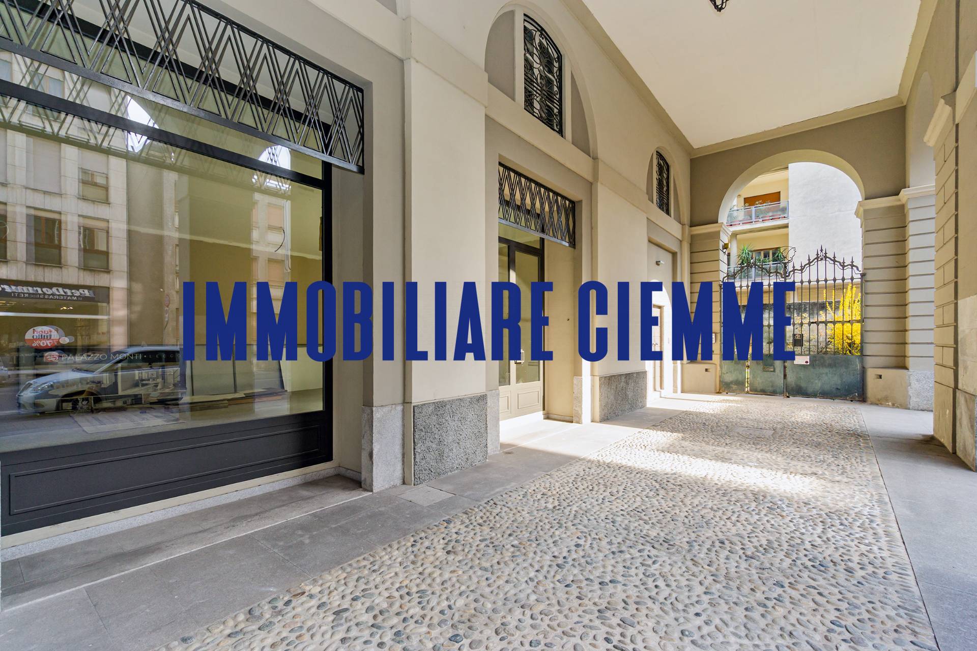 Locale commerciale in vendita a Lecco, Centro